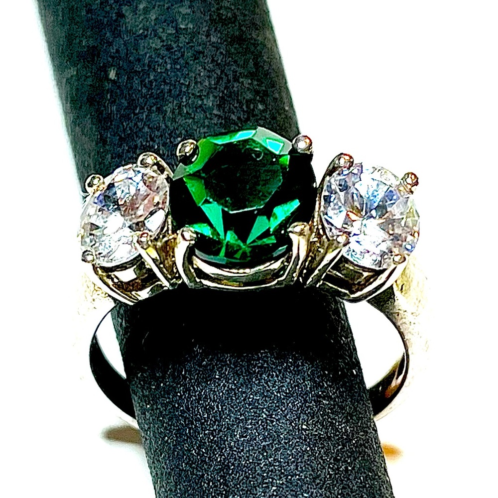 Silver 925 “Vintage” Ring with CZ stones & One large Emerald stone. Size 10